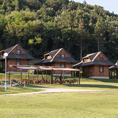 Etno Naselje Vrdnicka Kula Bed & Breakfast Vrdnik Luaran gambar