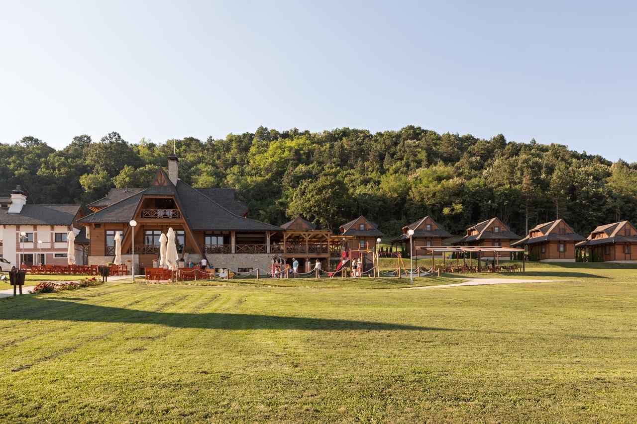 Etno Naselje Vrdnicka Kula Bed & Breakfast Vrdnik Luaran gambar