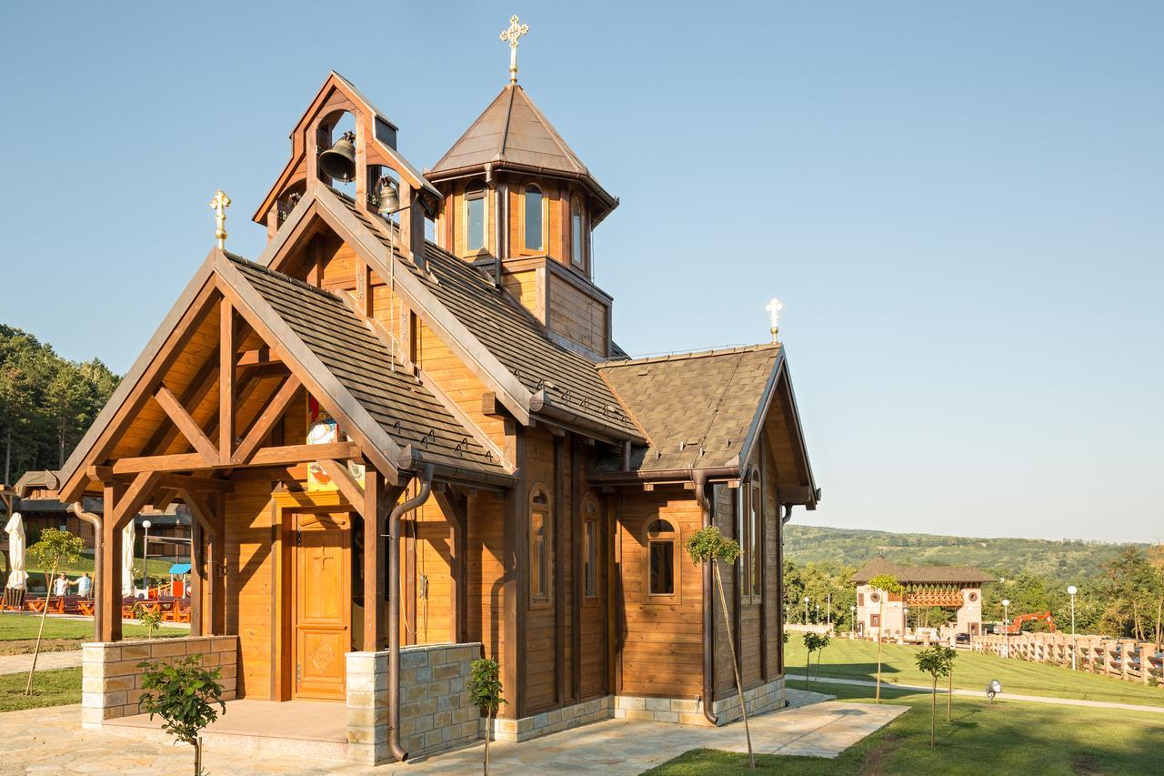 Etno Naselje Vrdnicka Kula Bed & Breakfast Vrdnik Luaran gambar
