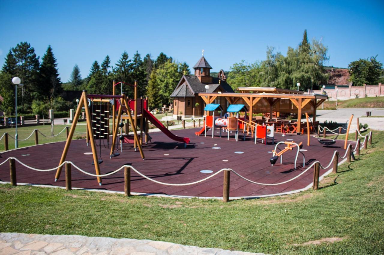 Etno Naselje Vrdnicka Kula Bed & Breakfast Vrdnik Luaran gambar